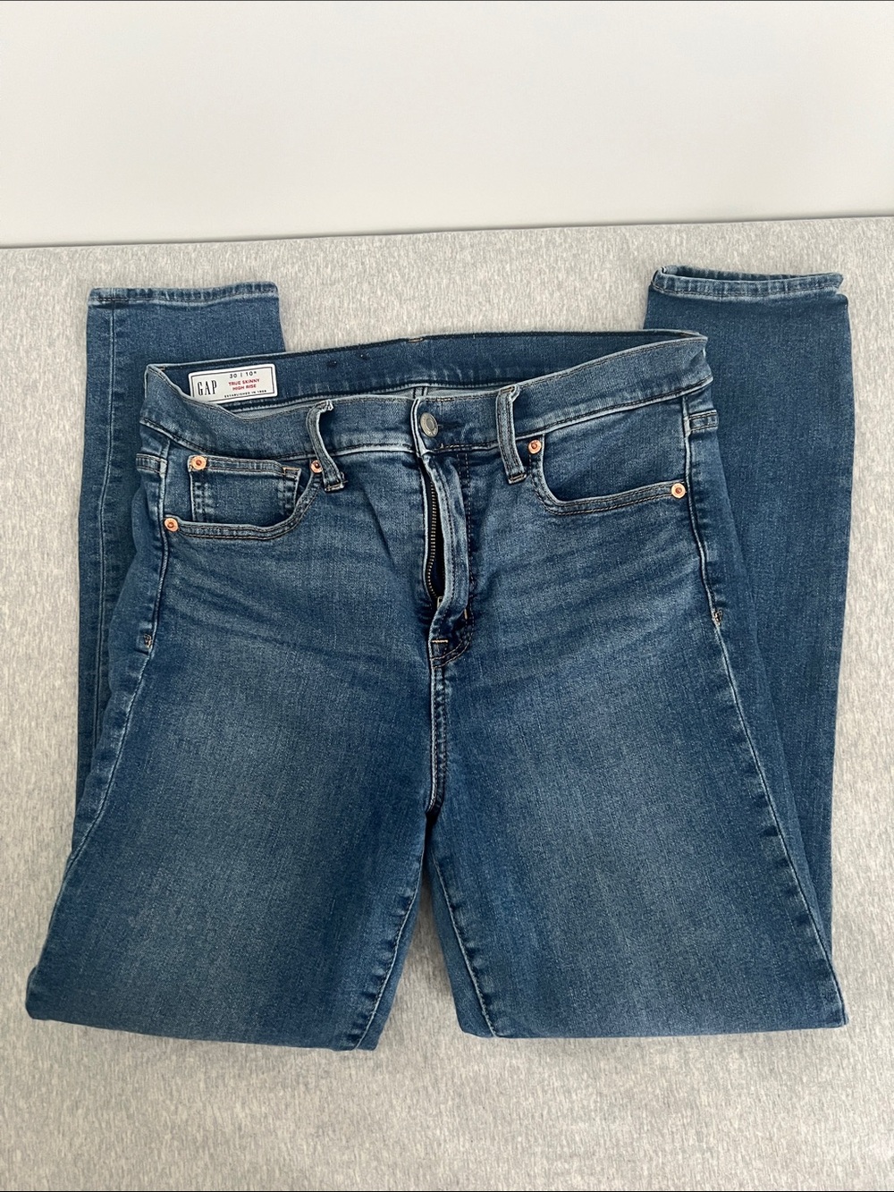GAP Women's Skinny Jeans in Dark Blue Wash